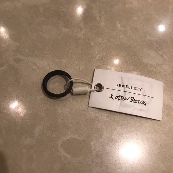 Black ring - Picture 3 of 3